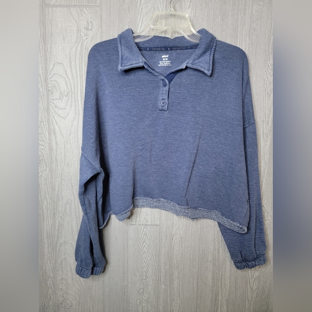 Aeries Cropped Casual Blue‎ Collared Sweater.